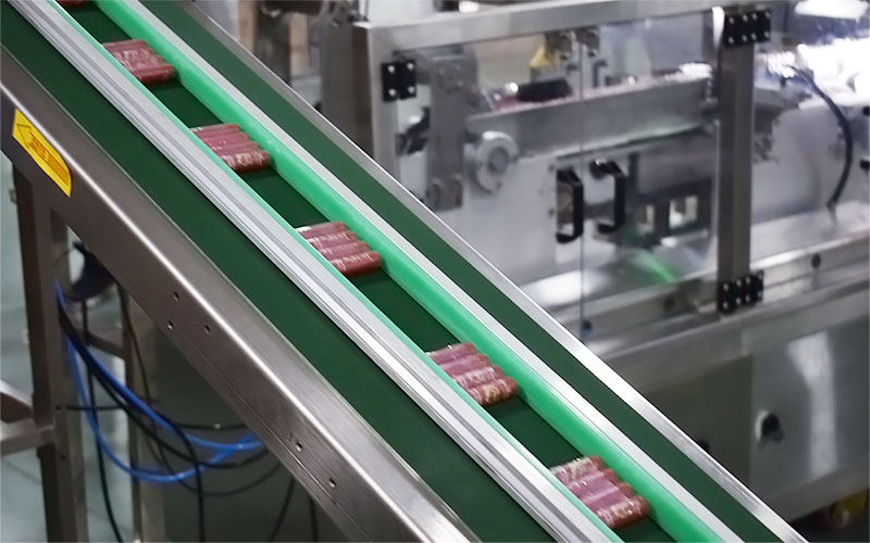 5號電池全自動理料裝盒機前端連線傳送帶